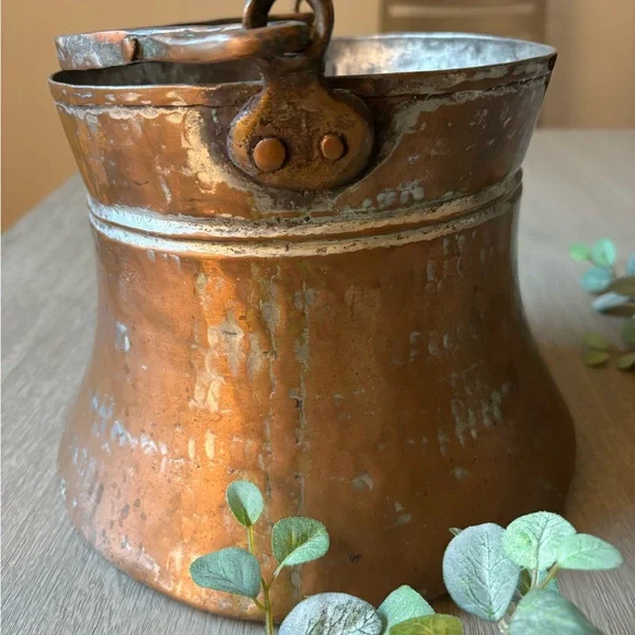 Beautiful Vintage copper IMAX cauldron made in Turkey.